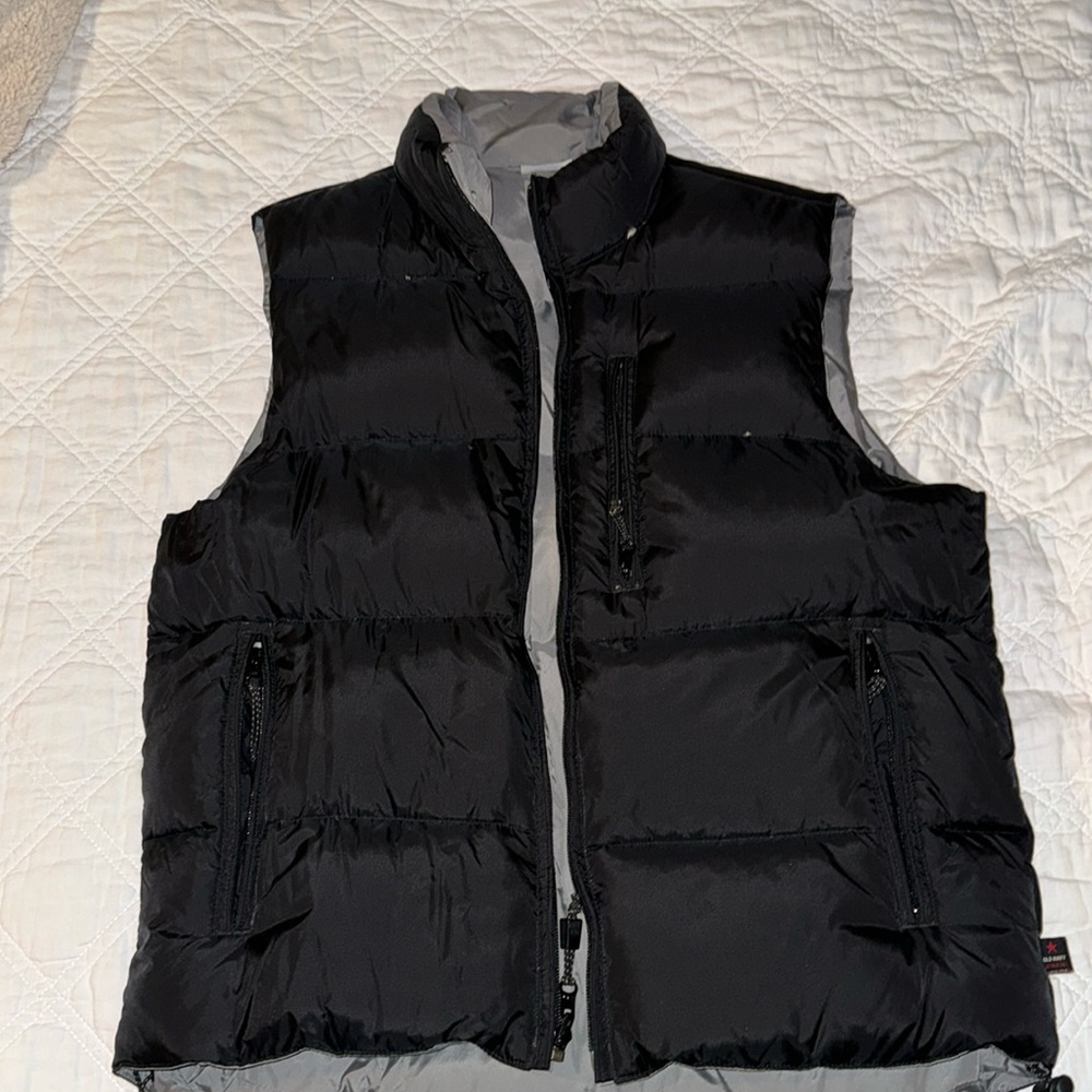 Men’s old navy reversible black/gray puffer vest